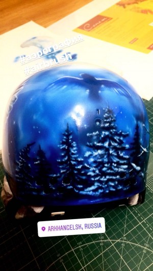 лес зима, аэрография на шлеме, автор художник-аэрорафист Ешоткин Дмитрий  