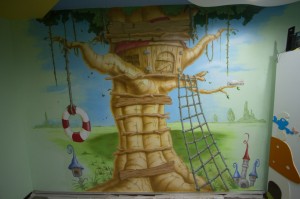 "Домик на дереве " стена в детской (2015)